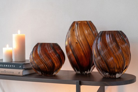 J Line Vaso Carol Vetro Marrone Medium Jarrón Carol Vidrio Marrón Medium.