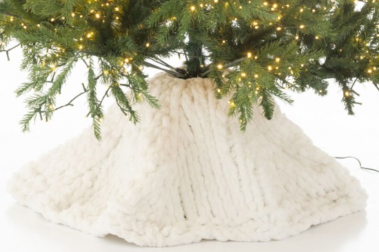 J Line Christmas Tree Skirt Knitted Polyester White.