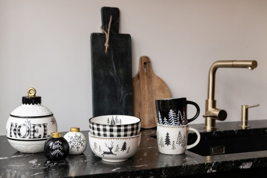 J Line Mug Natale Dolomite Bianco Nero Assortimento Di 2 Taza Navidad Dolomita Blanco Negro Surtido De 2.