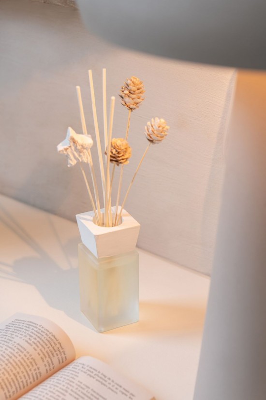 J Line Diffusore A Bastoncini Pino Eucalipto Fiore Secco Bianco Difusor Pino Eucalipto Flor Seca Blanco.