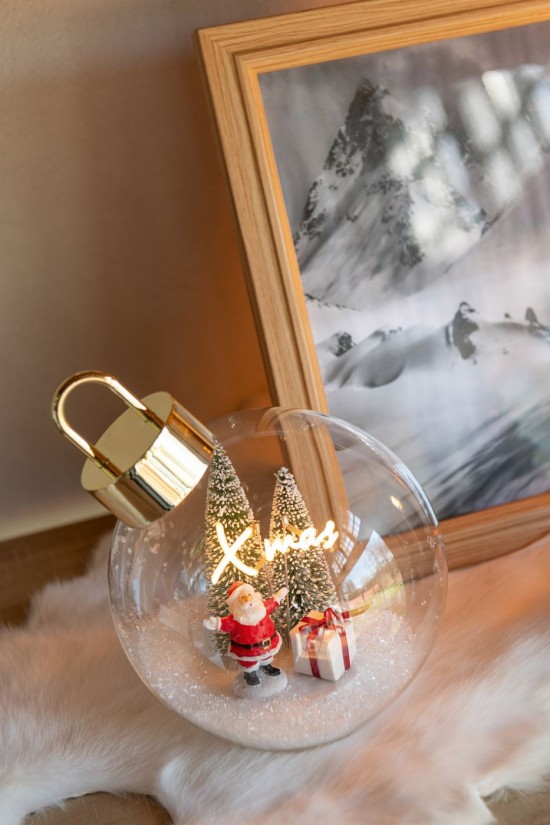 J Line Pallina Di Natale Led Babbo Natale Vetro Bianco Rosso Large Adorno Navideño Led Papá Noel Vidrio Blanco Rojo Large.