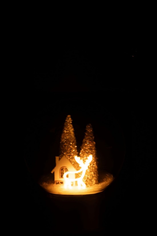 J Line hivers Jolipa Boule Led Renne Verre Doré Blanc Large.