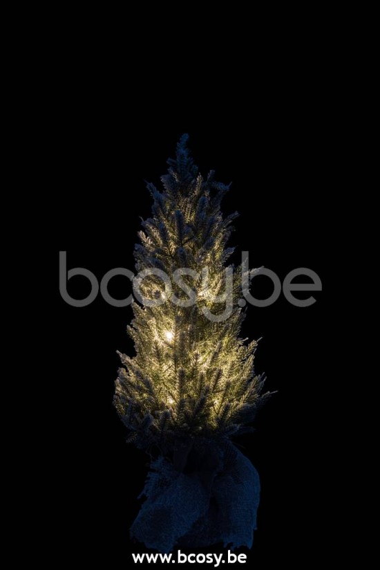arbres sapins de noel sur pied Jolipa Jline Sapin De Noel Led Pot Jute Plastique Vert Enneige Medium
