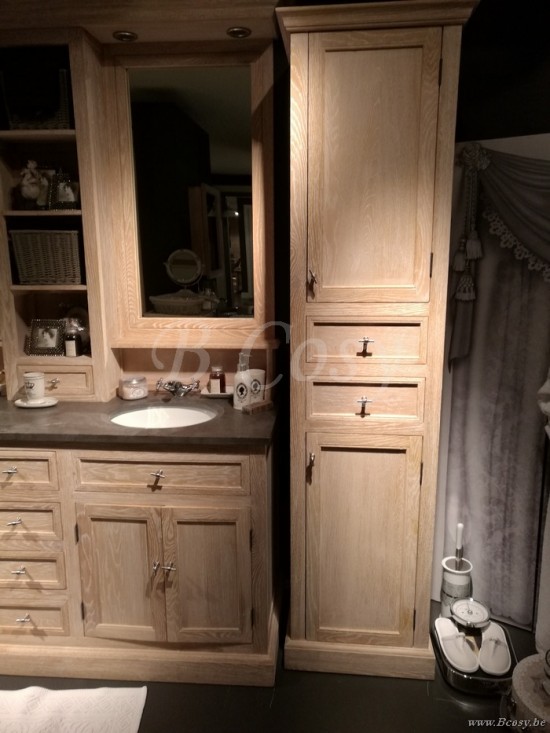 Cupboard left oak white wash Prananatha