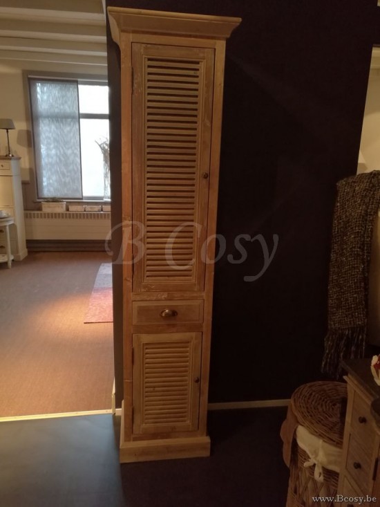 Landelijke stijl badkamer kolomkast met louvre deur