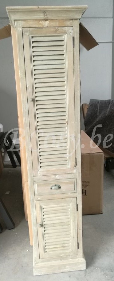Landelijke stijl badkamer kolomkast met louvre deur