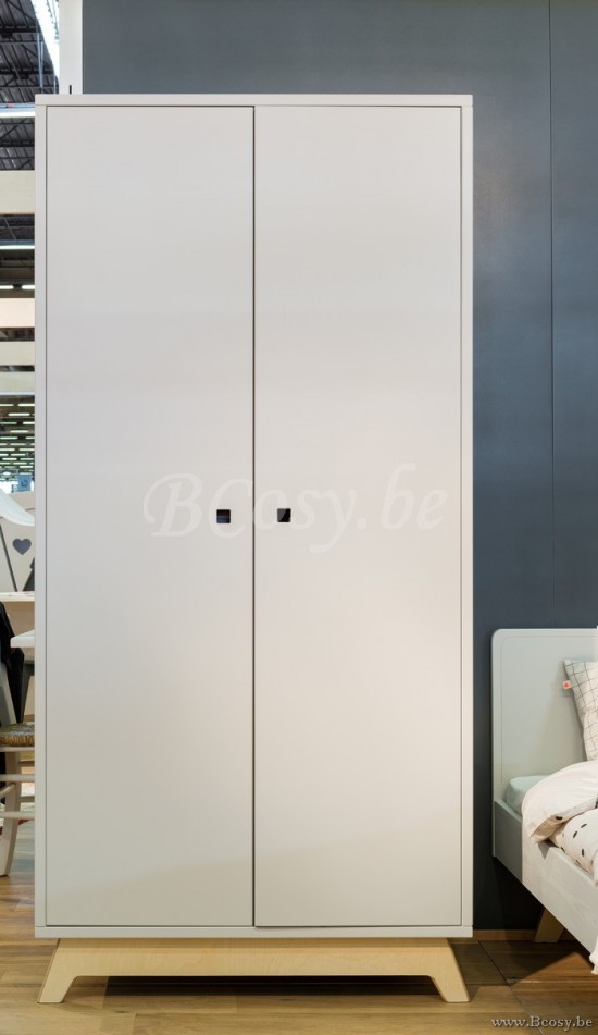 MathyByBols Mathy By Bols Kinderkleerkast Babykamerkast 2 Deuren Madavin Met Poten In Berk Multiplex 96