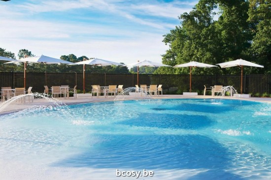 TUUCI Cantilever free pole Aluminium Umbrellas.