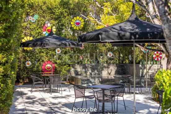 TUUCI Parasols droits à mât central en aluminium.