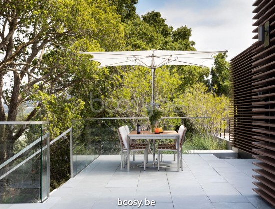 TUUCI Parasols droits à mât central en aluminium.