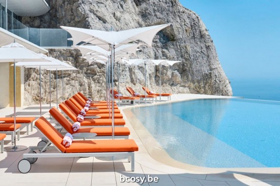 TUUCI Parasols droits à mât central en aluminium.