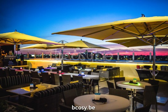 TUUCI Parasols suspendus deportés pendants décentrés à mât libre flottants en aluminium.