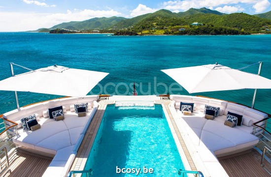 Tuuci Ocean Master Max Cantilever Square.