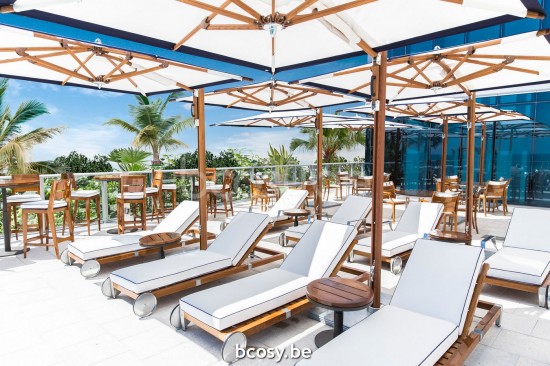 TUUCI Parasols suspendus deportés pendants décentrés à mât libre flottants en aluminium.