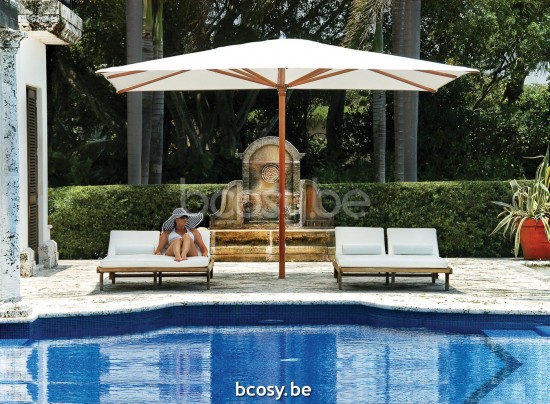 TUUCI Parasols droits à mât central en bois.