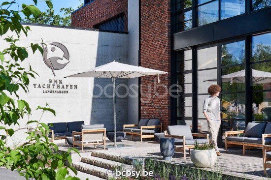 TUUCI Parasols droits à mât central en aluminium.