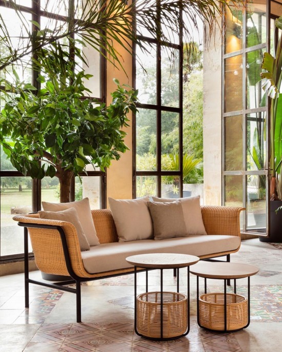 Vincent Sheppard Vivi tables d appoint bouts de canapé cadre en Acier Noir Medium Rotin Naturel.