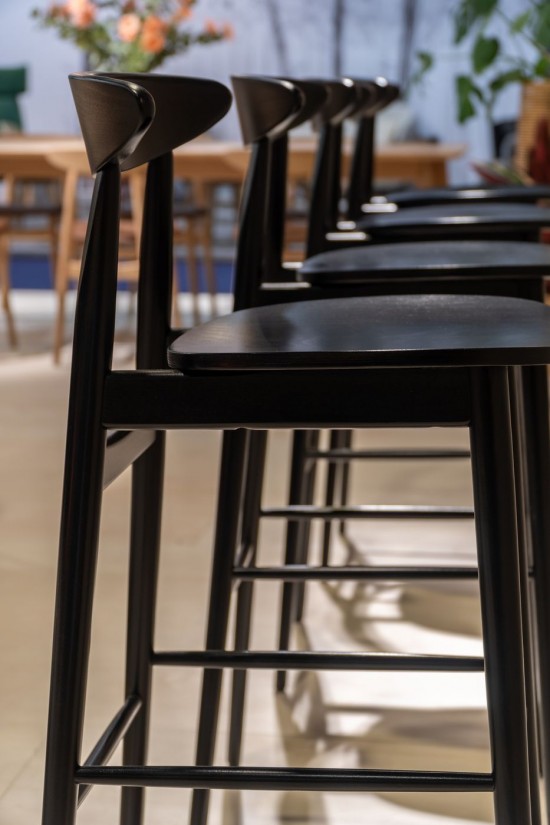 Vincent Sheppard Teo Tabouret de bar mi-hauteur cadre en Hêtre Noir Hêtre Noir.