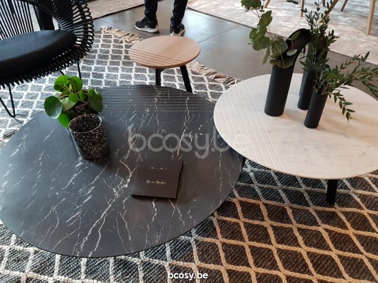 Vincent Sheppard Groove Dia 40 Table d'appoint ronde cadre en Acier Noir dessus de table Chêne naturel.