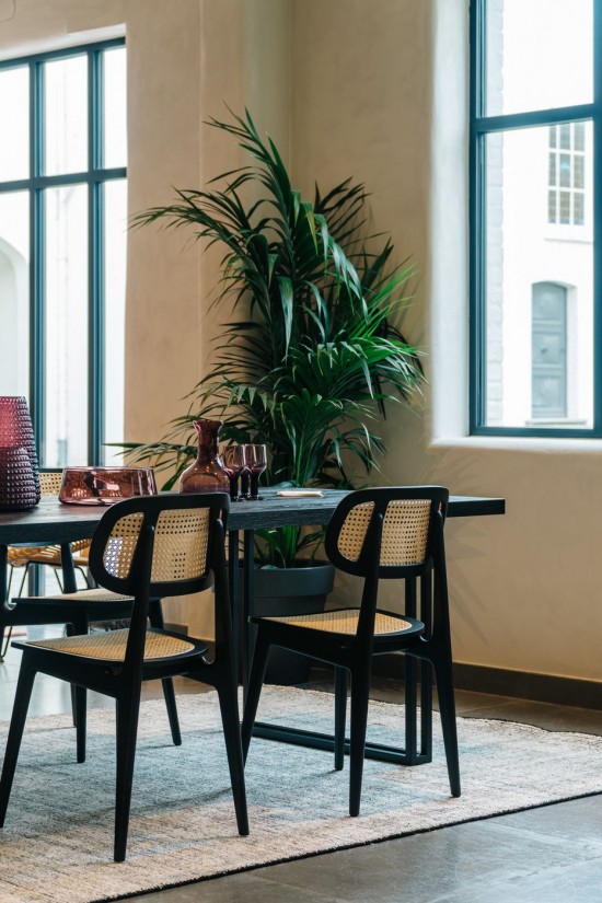 Vincent Sheppard Titus Stoel Zwart gebeitst Eiken frame.