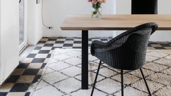 Vincent Sheppard Chaise Avril HB base A acier Avril Chaise de salle à manger avec dossier haut cadre en Acier A Revêtement en poudre noir Lloyd Loom Noir.