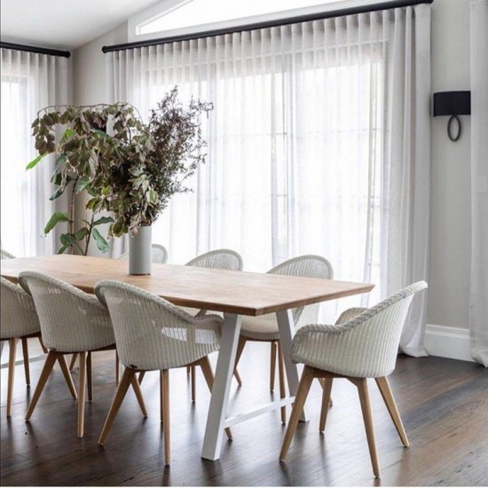 Vincent Sheppard Avril Eetkamerstoel met hoge rug Natuur eiken Hout frame.