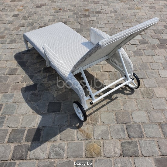 Vincent Sheppard Dovile Bain de soleil avec bras Lloyd Loom Neige.