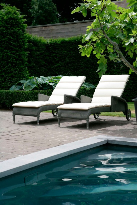 Vincent Sheppard Dovile Sonnenliege mit Armlehnen Auster Lloyd Loom.