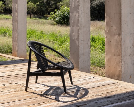 Vincent Sheppard Frida Fauteuil de repos cadre en Teck Noir brossé Corde Onyx noir Polypropylène.