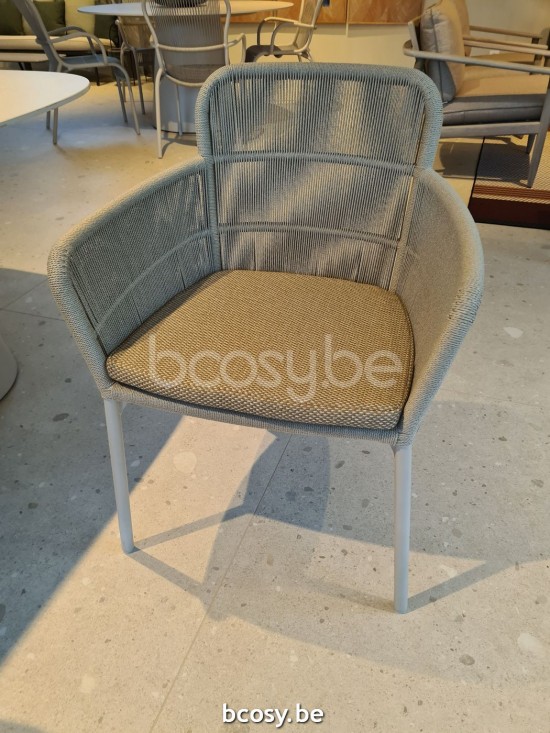 Vincent Sheppard Akari Stuhl Rahmen aus Dune Weiß Aluminium Flachs Seil Polypropylen.