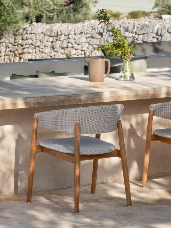 Vincent Sheppard Mona garden outdoor dining chairs Untreated Teak frame Old Lace Wicker Polyethylene.