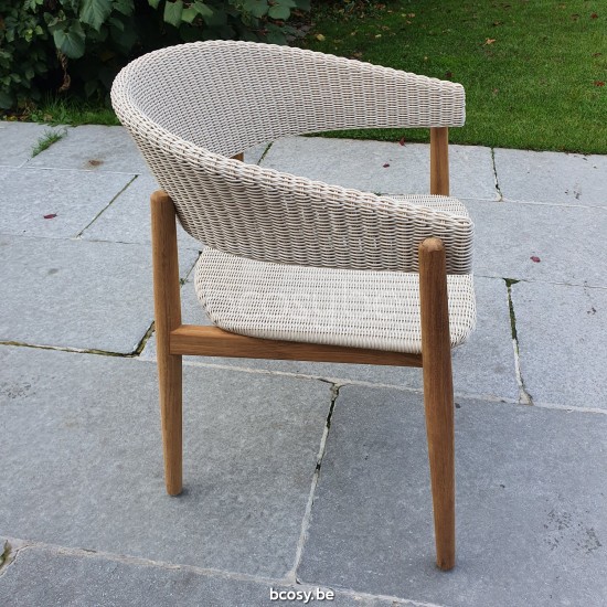 Vincent Sheppard Mona Tuinstoelen Onbehandeld Teak Houten frame Old Lace Wicker Polyethyleen.