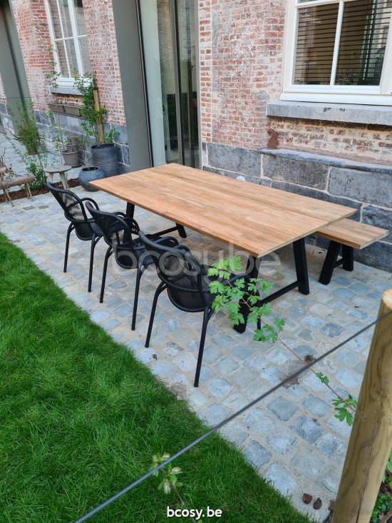 Vincent Sheppard Loop Tuinarmstoelen Zwart Aluminium frame Zwart Wicker Polyethyleen.