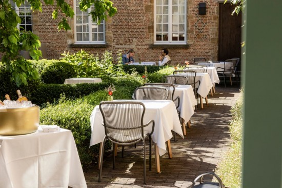 Vincent Sheppard Loop Stuhl Rahmen aus Fossil Grau Aluminium Fossil Grau Seil Polypropylen.