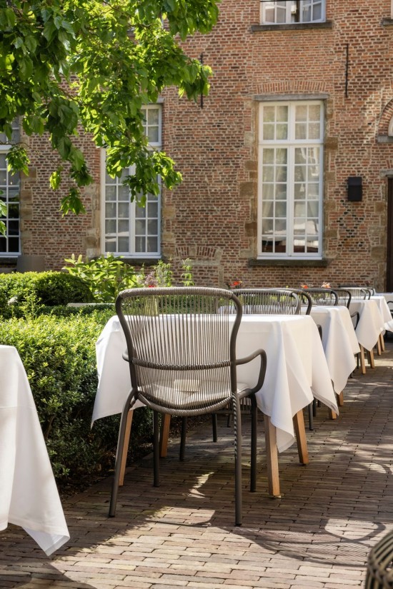 Vincent Sheppard LOOP Rope Esstischstuhl Loop Stuhl Rahmen aus Fossil Grau Aluminium Fossil Grau Seil Polypropylen.