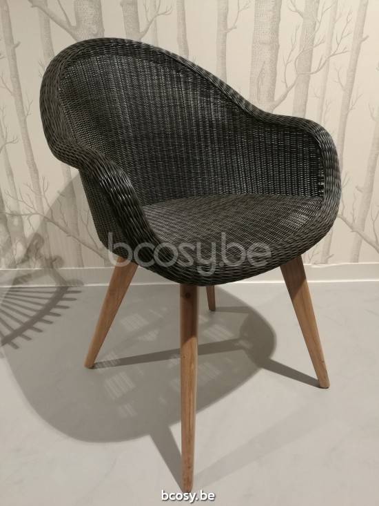 Vincent Sheppard Edgard fauteuils de jardin avec accoudoirs cadre en Teck Non traité Tressage Mocca Polyéthylène.