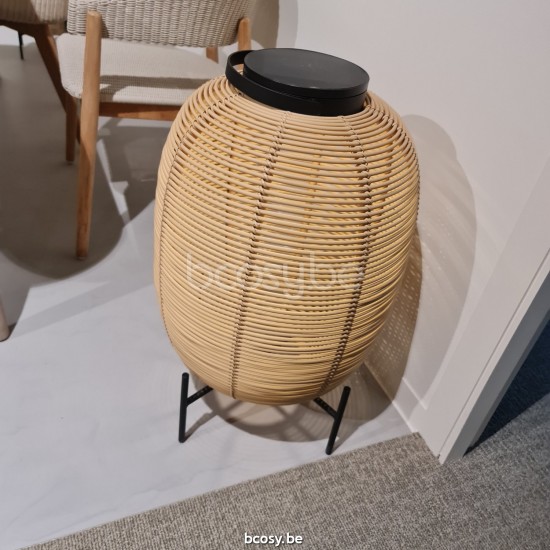 Vincent Sheppard Tika Lampadaires Lampes Raides Debouts Sur Pied De Sol cadre en Acier Noir Cordon en osier Chameau Polyéthyl