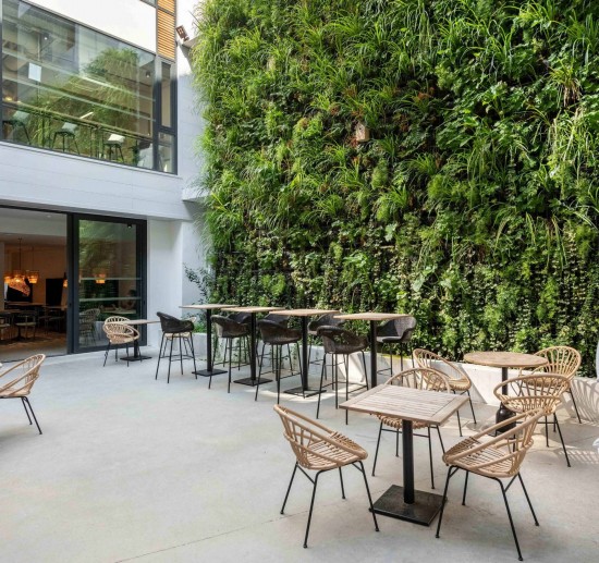 Vincent Sheppard Edgard Tabouret de bar cadre en Acier A Revêtement en poudre noir Tressage Mocca Polyéthylène.