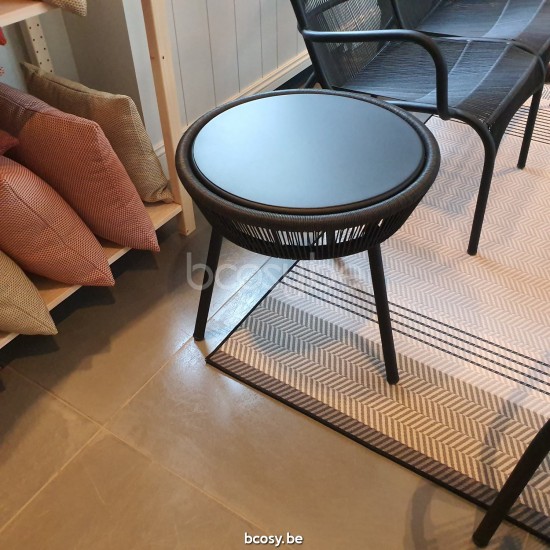 Vincent Sheppard Table d'appoint Loop noir Loop Table d'appoint ronde de jardin cadre en Aluminium Noir Tressage Noir Polyéthylène.