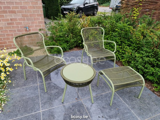 Vincent Sheppard LOOP Beistelltisch Loop Runder Garten Beistelltisch Rahmen aus Moos Aluminium Moos Gehäkelte Kordel Polypropylen.