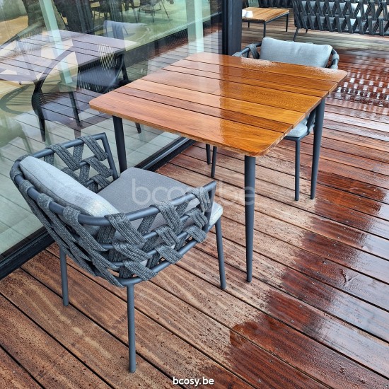 Vincent Sheppard Max Gartentisch Teakholzplatte 90x90 Rahmen aus Fossil Grau Aluminium Tischplatte Unbehandeltes Teakholz.