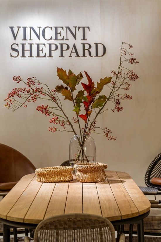 Vincent Sheppard Wicked Gartentisch 250x90 Rahmen aus Schwarz Aluminium Tischplatte Unbehandelt Teakholz.