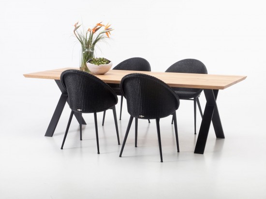 Vincent Sheppard Albert 260x100 Table de salle à manger en deux parties cadre en Acier X Revêtement en poudre noir dessus de table Chêne Naturel.